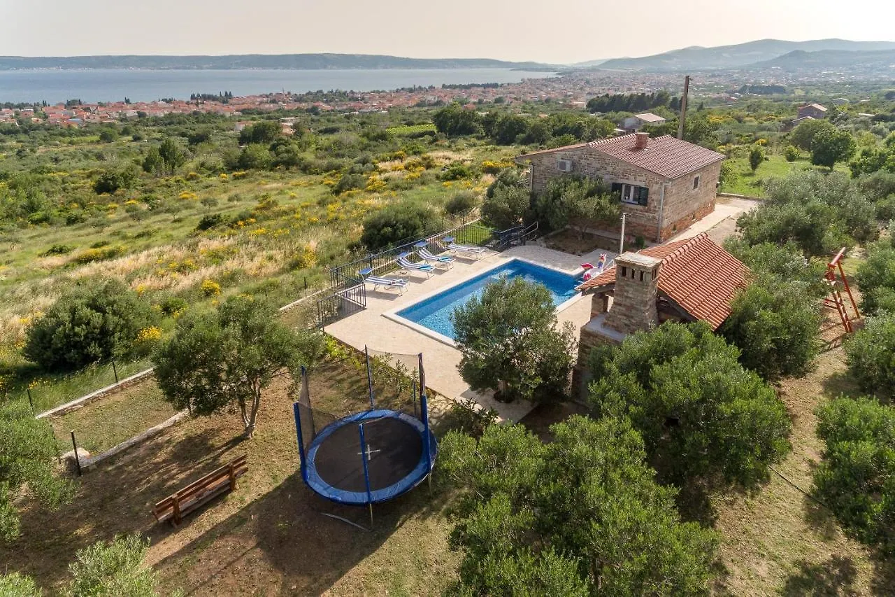 Lola - Privacy, Pool & View Villa Kastela