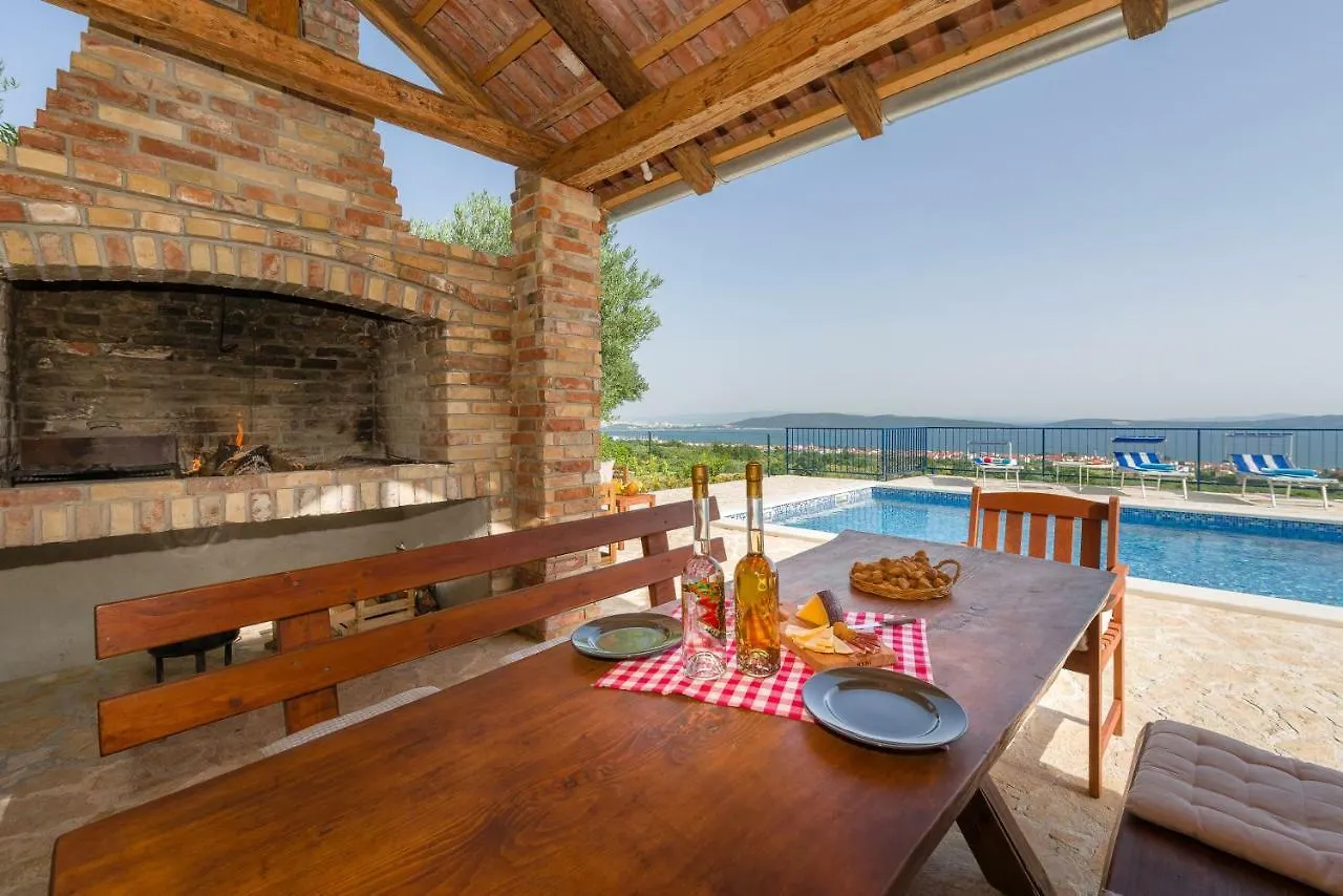 Lola - Privacy, Pool & View Villa Kastela