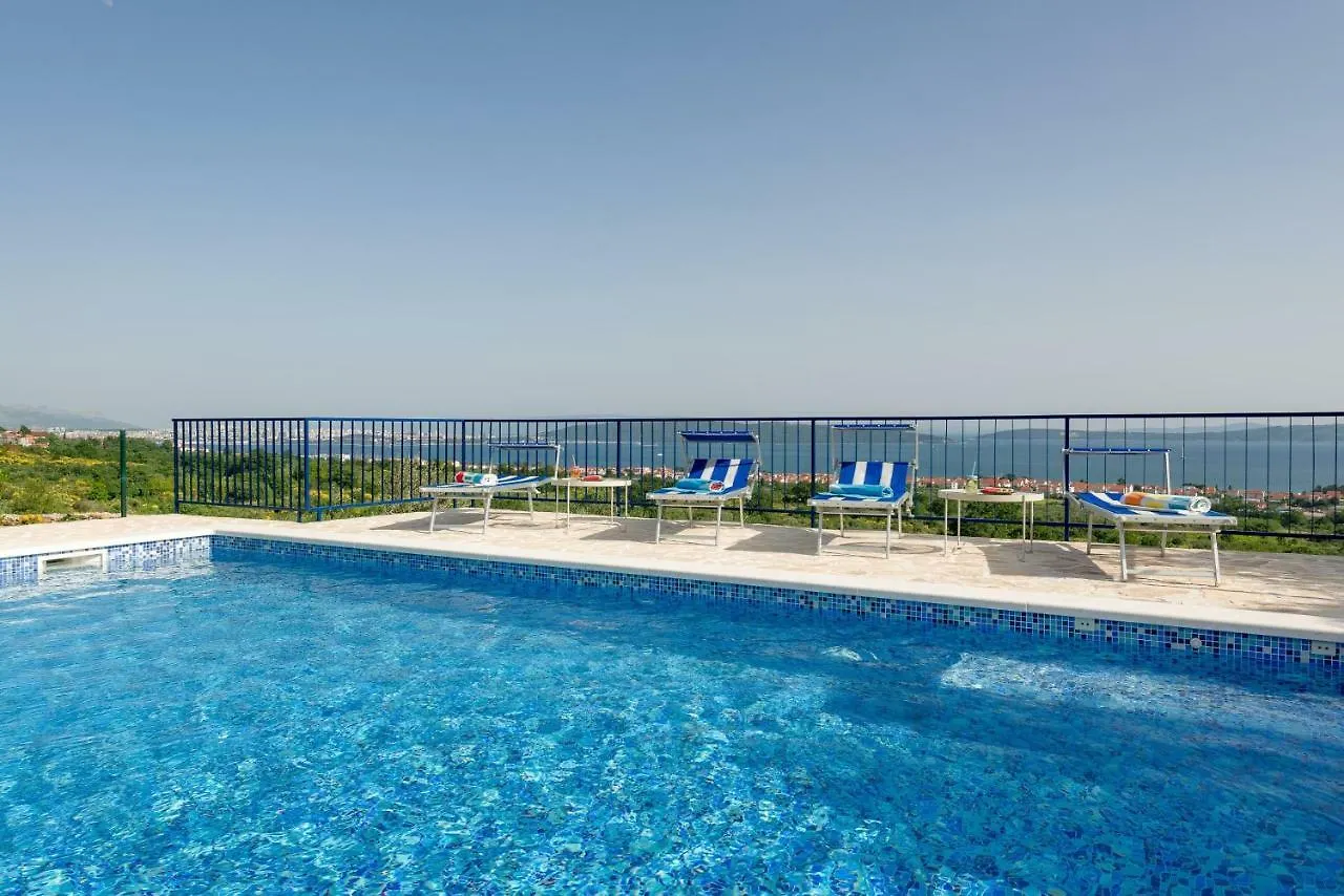 Lola - Privacy, Pool & View Villa Kastela