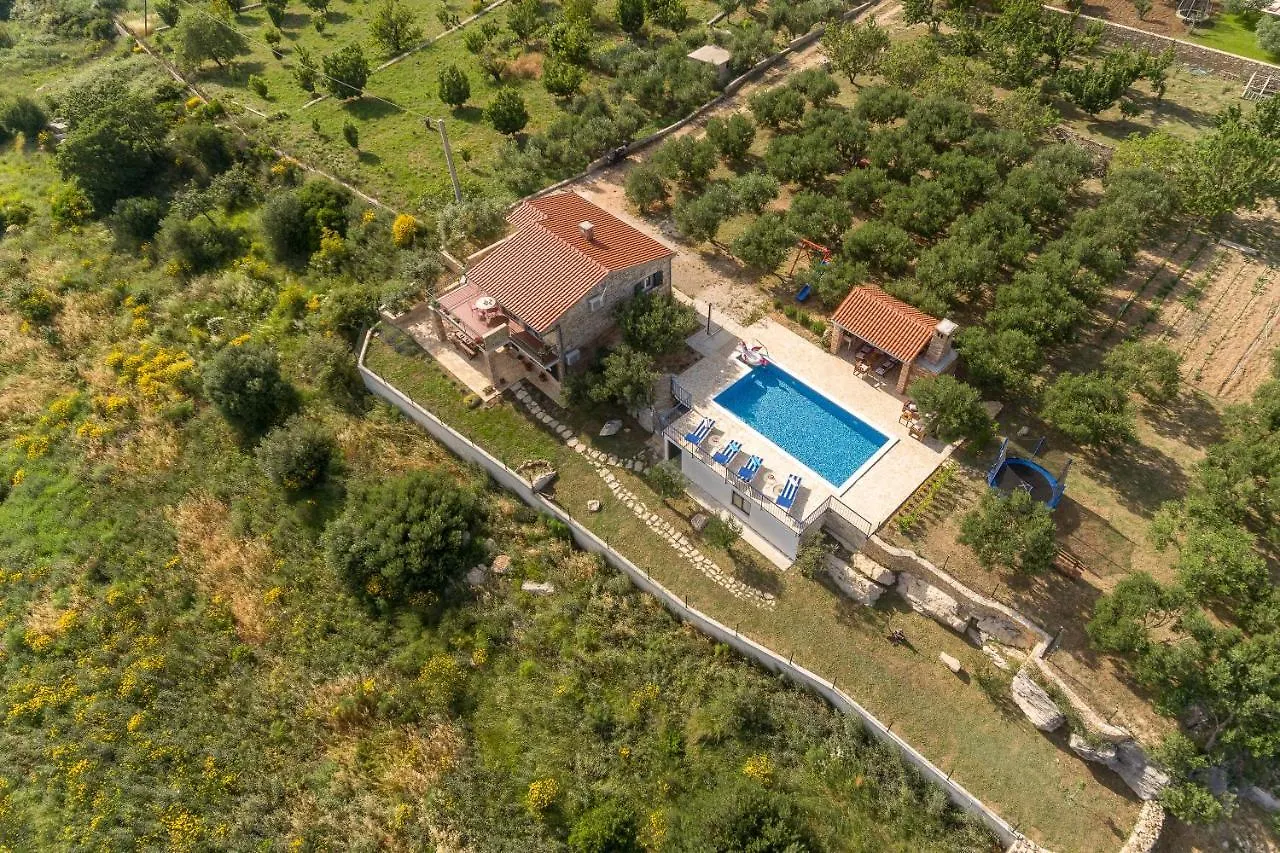 Lola - Privacy, Pool & View Villa Kastela