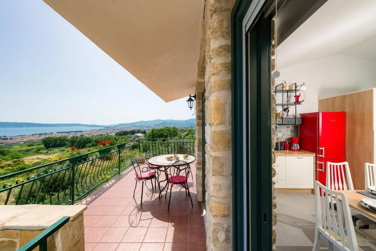 Lola - Privacy, Pool & View Villa Kastela